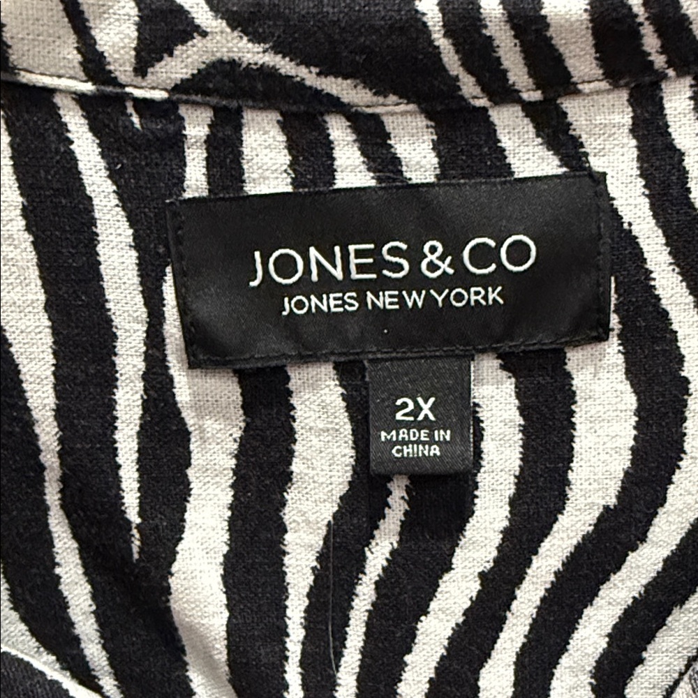 Zebra Print Zebra print Blouse with Black and White Stripes size 2x - Picture 2 of 7